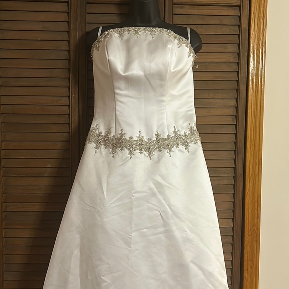 Crystal Gown (White/Emerald)